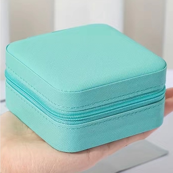 New travel size jewelry box in Tiffany blue with zipper - Picture 2 of 4